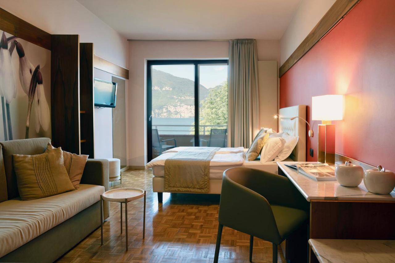 Hotel Du Lac - Relax Attitude Hotel Brenzone sul Garda Exterior foto