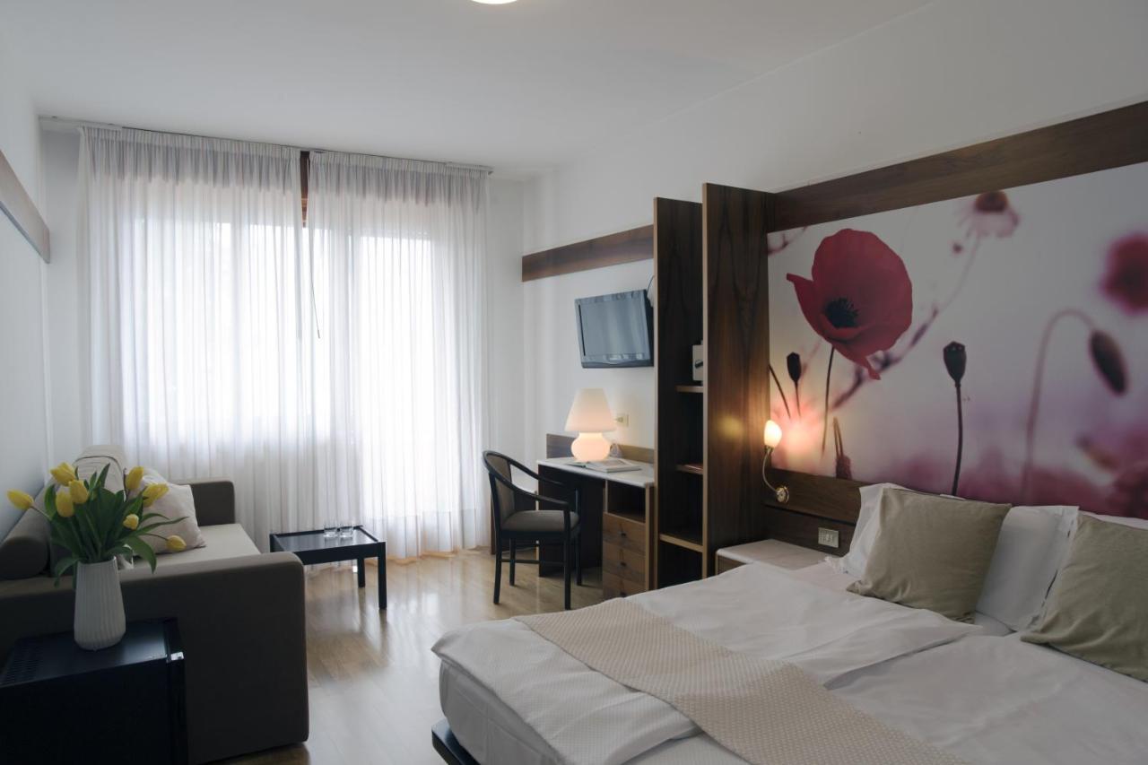 Hotel Du Lac - Relax Attitude Hotel Brenzone sul Garda Exterior foto