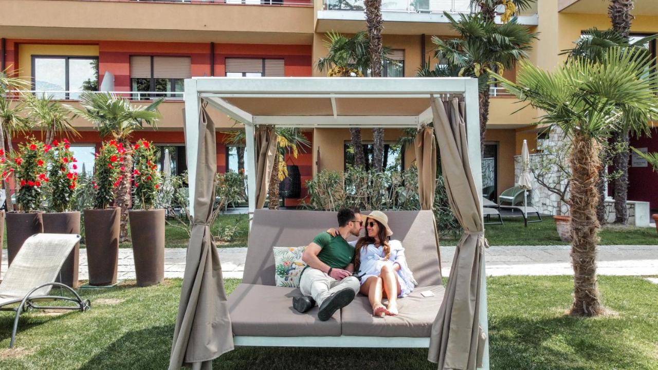 Hotel Du Lac - Relax Attitude Hotel Brenzone sul Garda Exterior foto