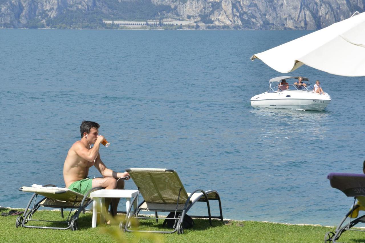 Hotel Du Lac - Relax Attitude Hotel Brenzone sul Garda Exterior foto