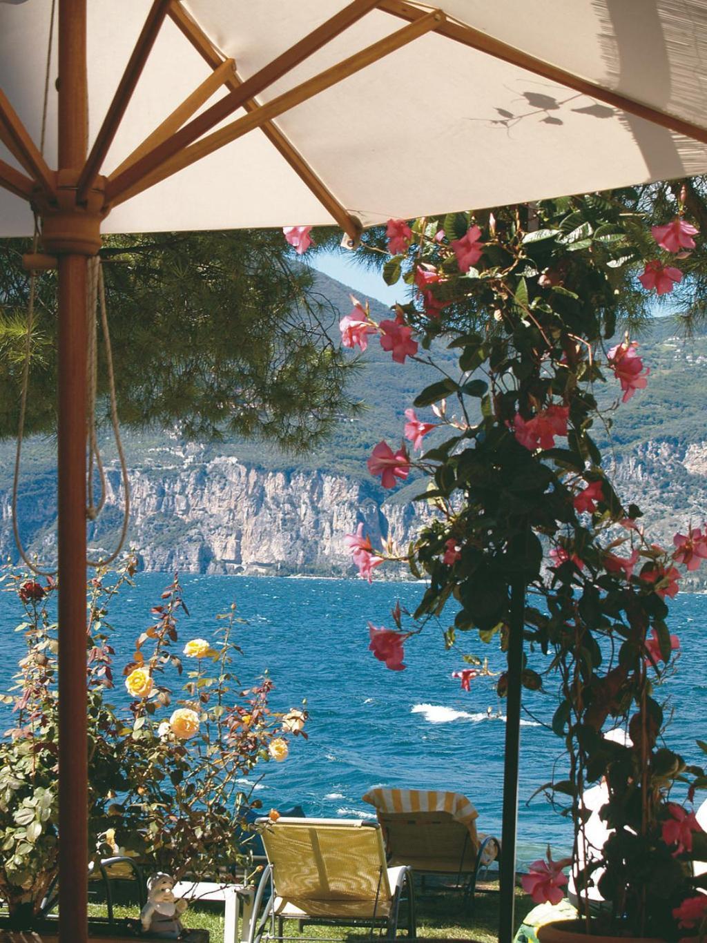 Hotel Du Lac - Relax Attitude Hotel Brenzone sul Garda Exterior foto